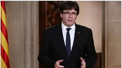 El presidente de Cataluña suspendió la declaración de independencia y pidió abrir el diálogo El presidente de Cataluña suspendió la declaración de independencia y pidió abrir el diálogo