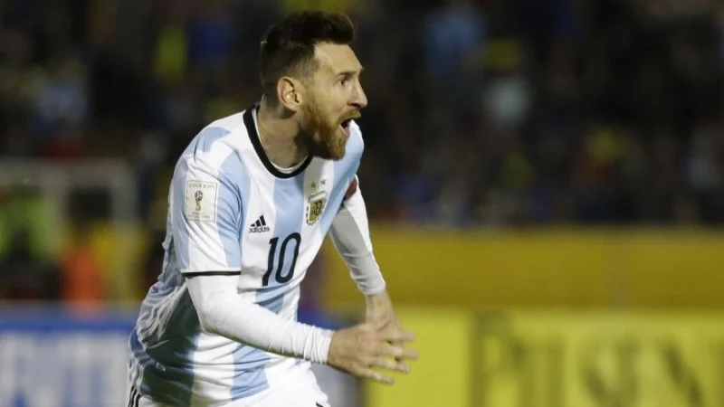 VIDEO: Como Messi dejó pagando a Angelici en medio de los festejos