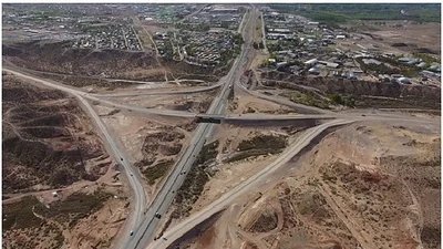 Insólito: Macri inauguró un puente en Neuquén al que le falta cinco meses para ser terminado Insólito: Macri inauguró un puente en Neuquén al que le falta cinco meses para ser terminado