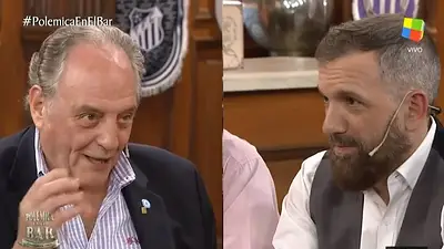 Duggan quiso atacar a Heller para tapar a Carrió y quedó en offside Duggan quiso atacar a Heller para tapar a Carrió y quedó en offside