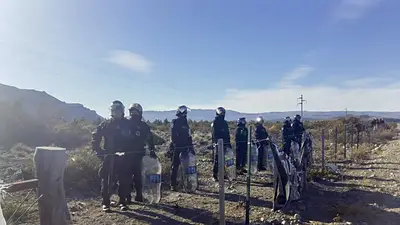 Los mapuches aseguran que plantaron el cuerpo: "Hace tres días no estaba" Los mapuches aseguran que plantaron el cuerpo: "Hace tres días no estaba"