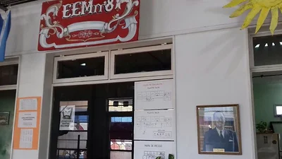 Cambiemos tapó la cara de Maldonado en una escuela y sacó un cuadro de Perón Cambiemos tapó la cara de Maldonado en una escuela y sacó un cuadro de Perón