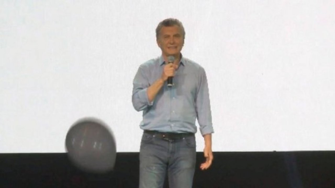 Macri reveló a qué hora entra a trabajar y generó el repudio en las redes