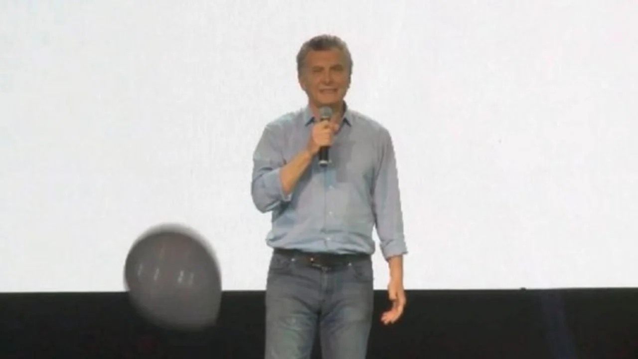 Macri reveló a qué hora entra a trabajar y generó el repudio en las redes