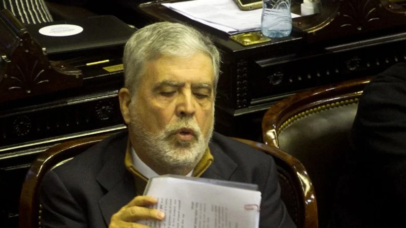 Julio De Vido pidió licencia como diputado