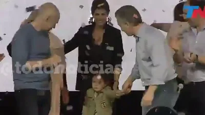 Antonia Macri plantó a Macri y Awada en medio del escenario y ellos la pasaron mal Antonia Macri plantó a Macri y Awada en medio del escenario y ellos la pasaron mal