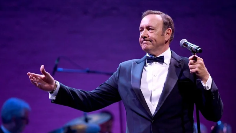 Kevin Spacey confesó su homosexualidad y y pidió disculpas a un actor que lo denuncio de abuso