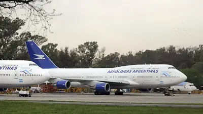 El Gobierno atacó a los trabajadores de Aerolíneas por el paro y los amenazó El Gobierno atacó a los trabajadores de Aerolíneas por el paro y los amenazó