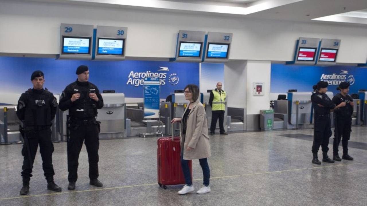 Comenzó el paro de Aerolíneas y Austral y no descartan más medidas de fuerza