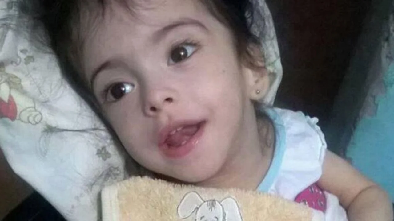 Una niña de 3 años necesita una leche especial para vivir y Nación le cerró las puertas