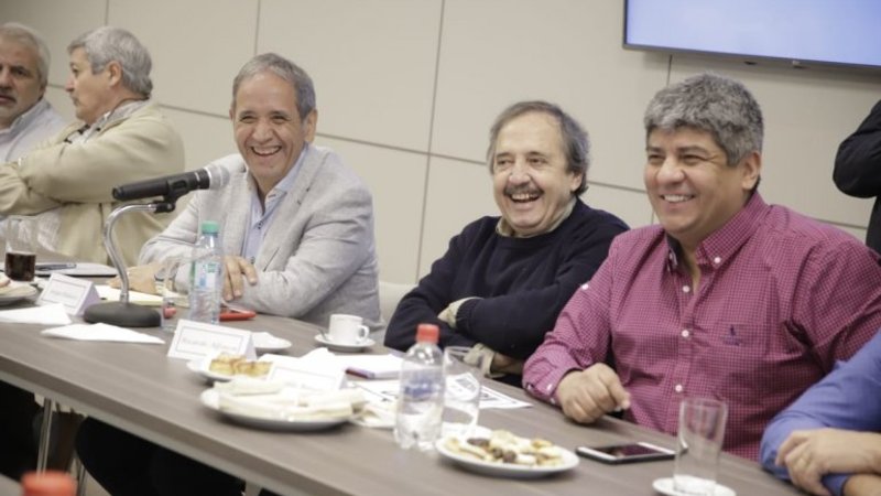 El frente gremial de Moyano se reunió con Alfonsín y criticaron el ajuste de Macri