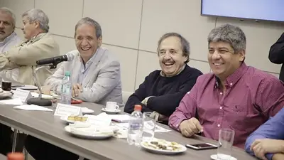 El frente gremial de Moyano se reunió con Alfonsín y criticaron el ajuste de Macri El frente gremial de Moyano se reunió con Alfonsín y criticaron el ajuste de Macri