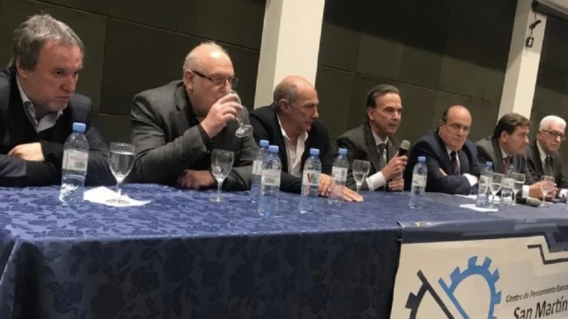 Duhalde se mostró con Pichetto en un acto de campaña
