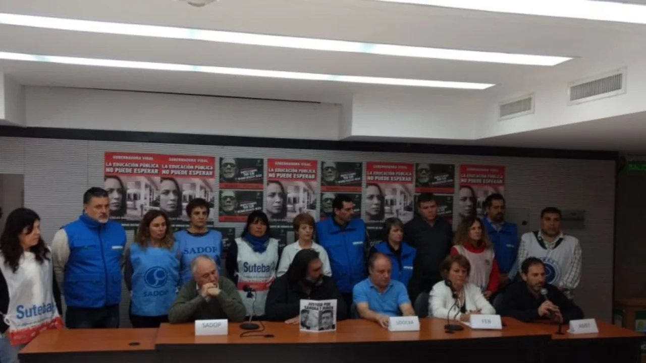 Gremios docentes anunciaron un paro por 48 horas para el 8 y 9 de octubre