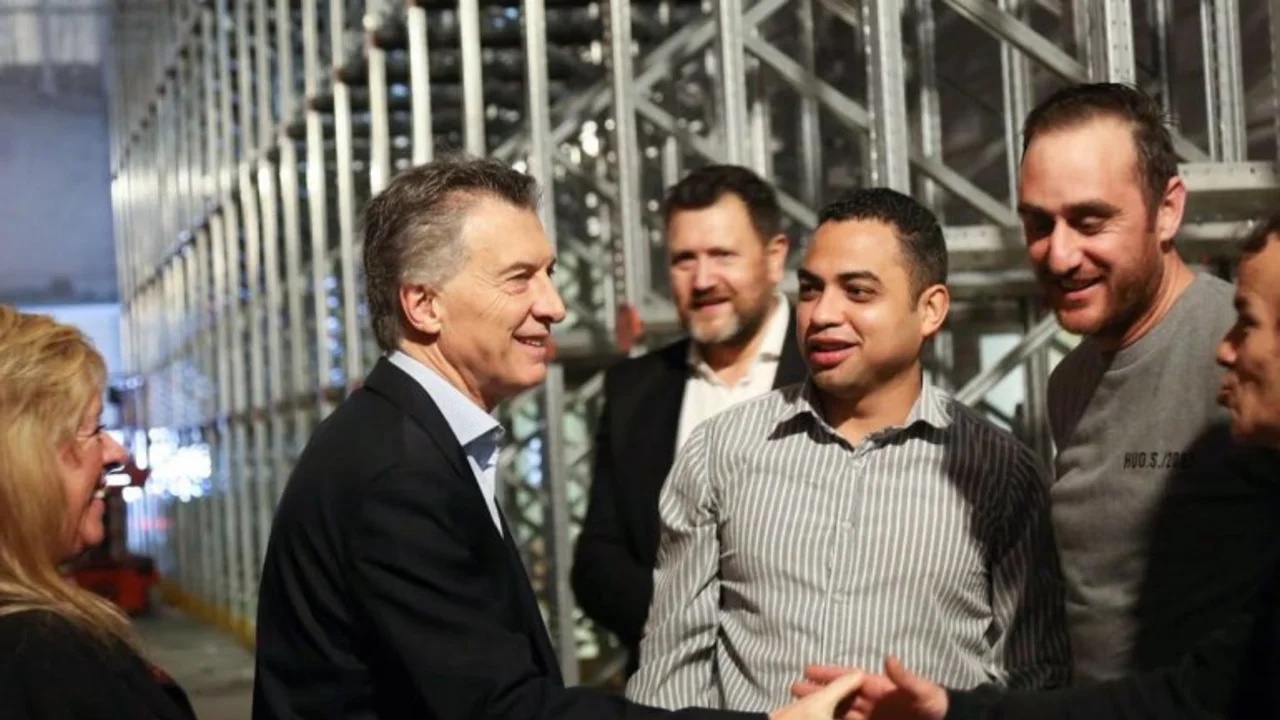 Nuevo papelón del Gobierno: aseguran que Macri visitó una fábrica falsa