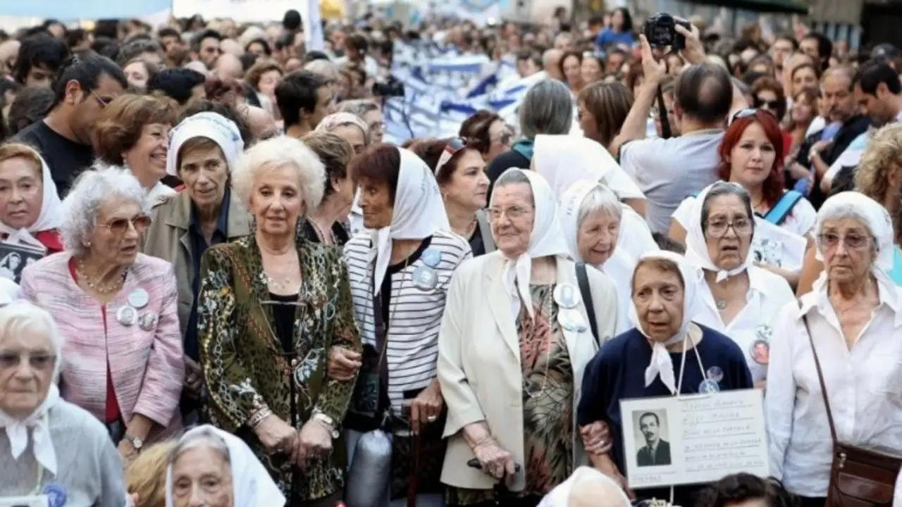 Piden desestimar una insólita denuncia contra Abuelas de Plaza de Mayo
