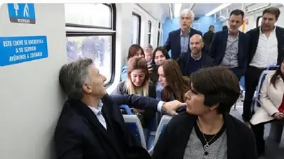 Macri se sentó en un asiento para discapacitados y desató el escándalo Macri se sentó en un asiento para discapacitados y desató el escándalo
