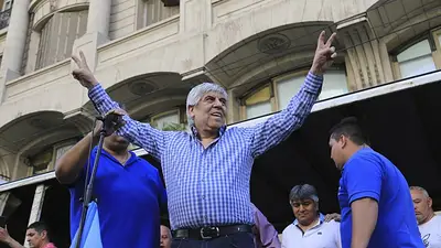 Hugo Moyano le advirtió al Gobierno: "No nos vamos a doblegar" Hugo Moyano le advirtió al Gobierno: "No nos vamos a doblegar"