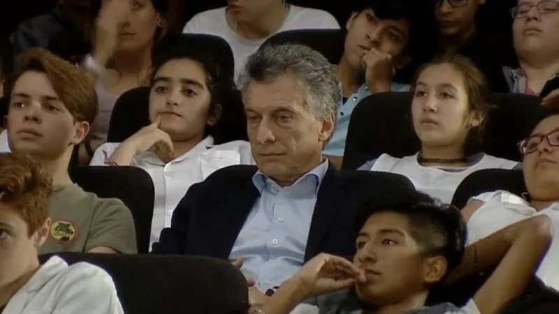 Escracharon a Macri con una deprimente expresión y explotaron los memes