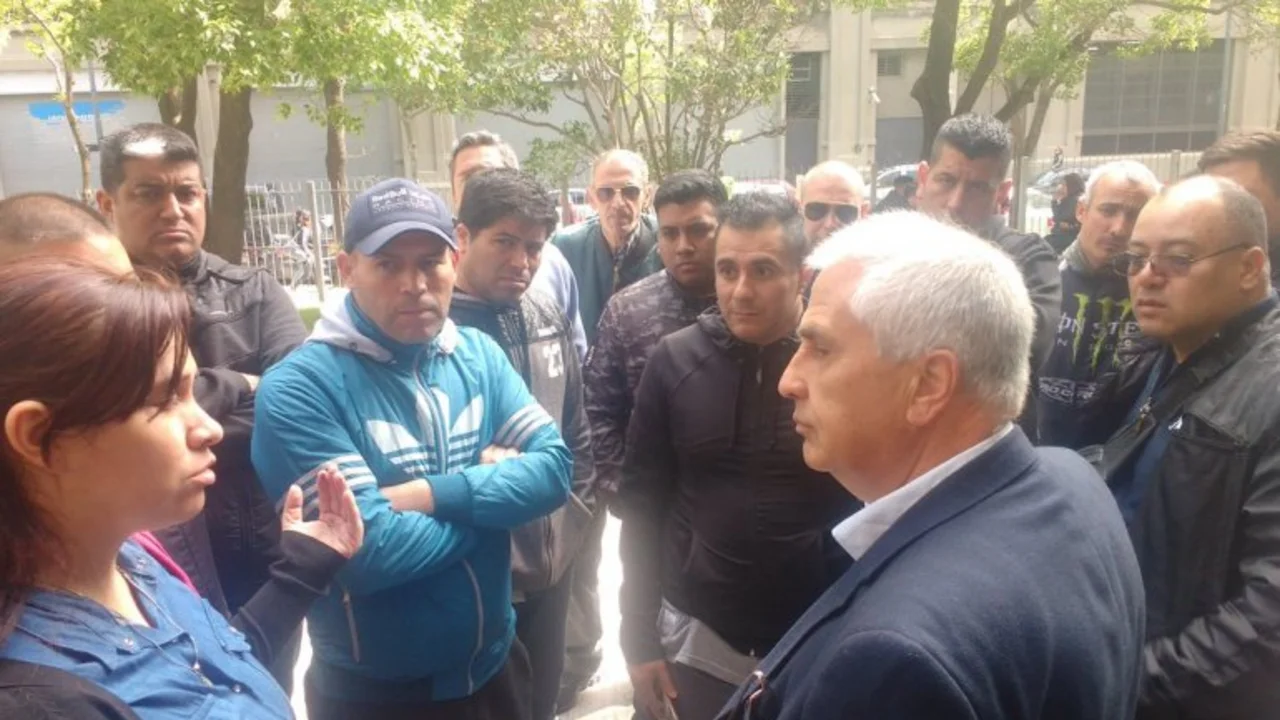 Protesta de policías en el Ministerio de Seguridad porteño para volver a la Federal