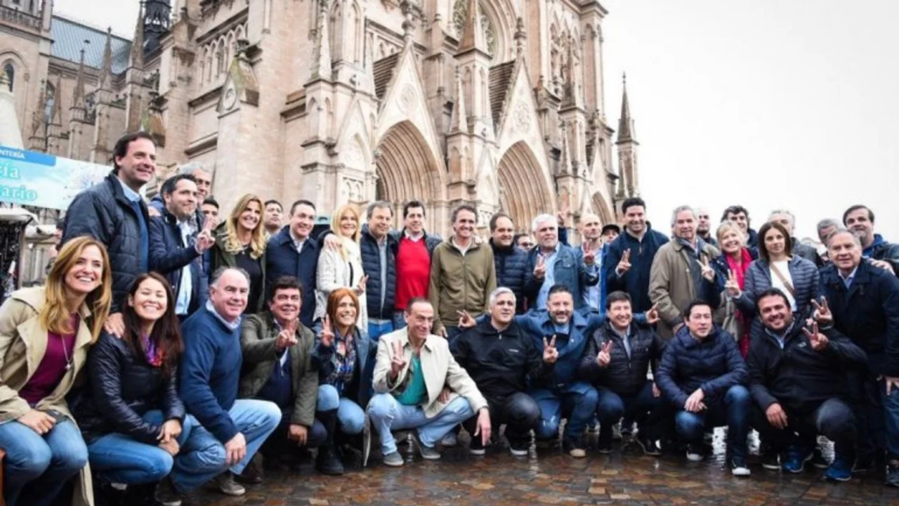 Quiénes son los dirigentes que fueron al acto en Luján en pedido de paz, pan y trabajo