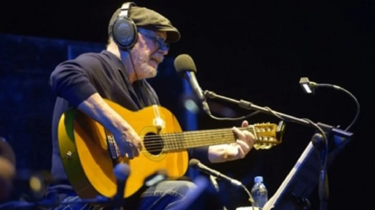 El hit del verano contra Mauricio Macri llegó al recital de Silvio Rodríguez