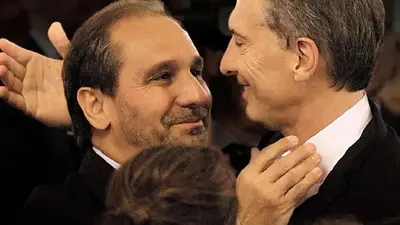 Tenso momento: a "Nicky" Caputo le preguntaron por sus millonarias ganancias y se fue Tenso momento: a "Nicky" Caputo le preguntaron por sus millonarias ganancias y se fue