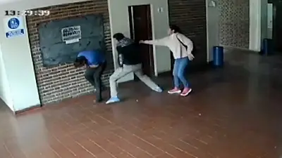 Un padre le dio una golpiza a un preceptor que abusó sexualmente de su hija Un padre le dio una golpiza a un preceptor que abusó sexualmente de su hija