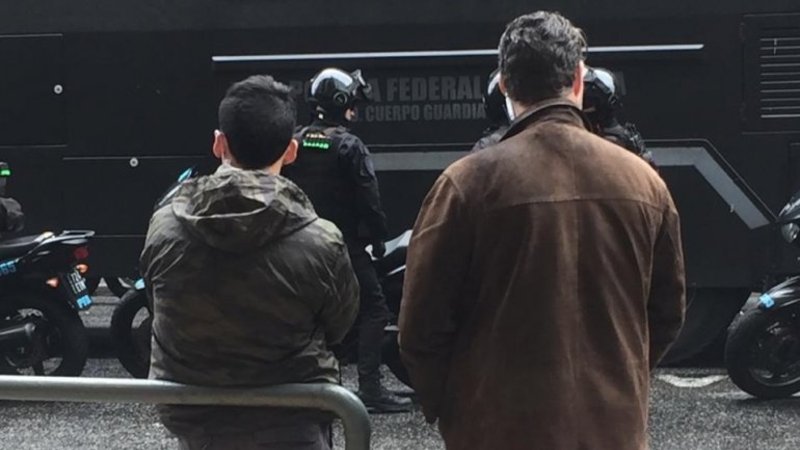La foto de El Destape que prueba la presencia de policías de civil en la represión