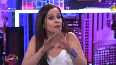 Natasha Niebieskikwiat pisó el palito y provocó la risa de todo Intratables Natasha Niebieskikwiat pisó el palito y provocó la risa de todo Intratables