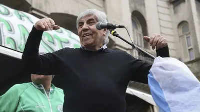 Hugo Moyano amenazó con un paro si no hay acuerdo paritario el próximo miércoles Hugo Moyano amenazó con un paro si no hay acuerdo paritario el próximo miércoles