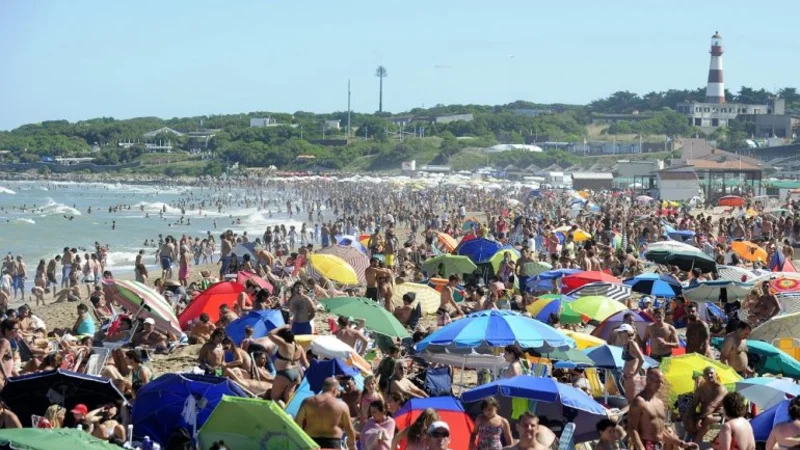 Por la crisis, los alquileres en la costa están por las nubes y el consumo se desploma
