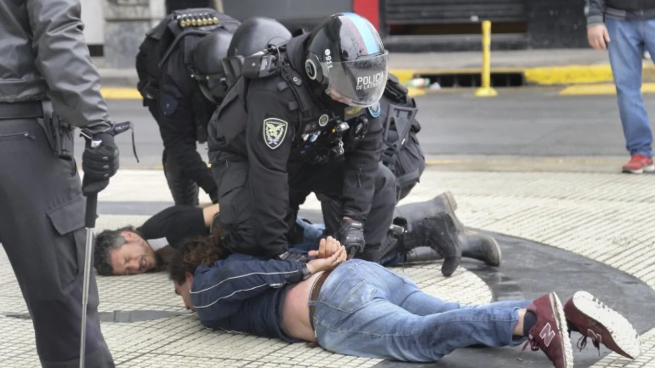 Así fue la operación de los medios macristas para promover la Xenofobia con la represión en Congreso