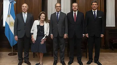 La Corte Suprema falló en contra del Gobierno por la rebaja en Ganancias y la reducción de IVA a las provincias La Corte Suprema falló en contra del Gobierno por la rebaja en Ganancias y la reducción de IVA a las provincias