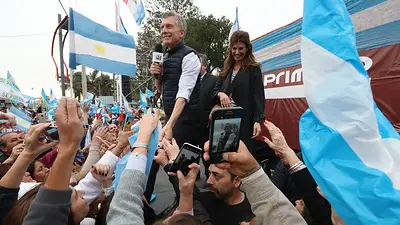 Marcha de "Sí, se puede": Los militantes ovacionaron a Juliana Awada y Macri los cruzó Marcha de "Sí, se puede": Los militantes ovacionaron a Juliana Awada y Macri los cruzó