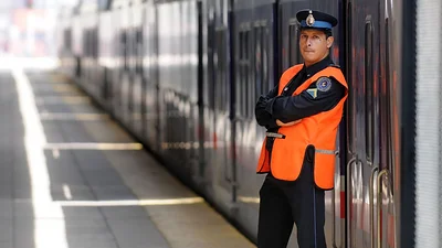 Patricia Bullrich manda a la Policía Federal y Gendarmería a demorar y pedir DNI en los trenes Patricia Bullrich manda a la Policía Federal y Gendarmería a demorar y pedir DNI en los trenes