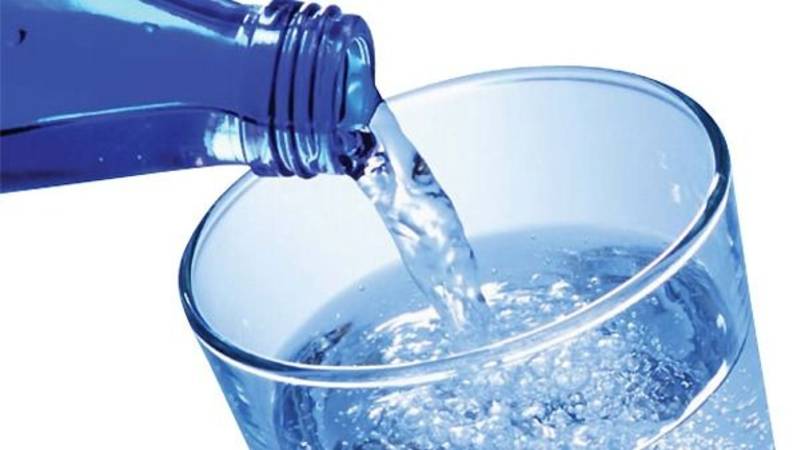La ANMAT prohibió un agua mineral, leche en polvo, dulces y aceites