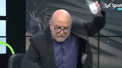 Horacio Pagani revoleó un café en vivo en TyC Sports y manchó a Marcelo Palacios Horacio Pagani revoleó un café en vivo en TyC Sports y manchó a Marcelo Palacios