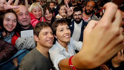 Indignante campaña sucia: Clarín usó a Aníbal Fernández para pegarle a Axel Kicillof Indignante campaña sucia: Clarín usó a Aníbal Fernández para pegarle a Axel Kicillof