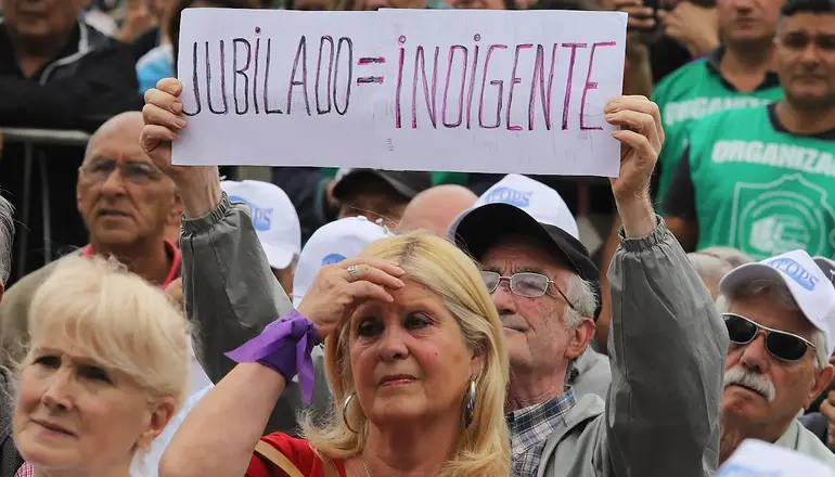 La pesada herencia de Mauricio Macri: Cambiemos dilapidó la mitad del fondo de los jubilados