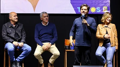 Axel Kicillof, en recorrida por la provincia: “Estamos escribiendo el final de un capítulo negro en la historia argentina” Axel Kicillof, en recorrida por la provincia: “Estamos escribiendo el final de un capítulo negro en la historia argentina”