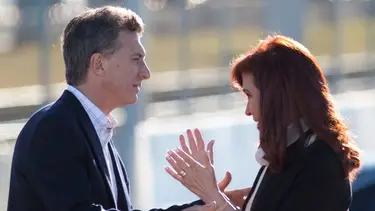 Macri se mira en el espejo de Cristina para planear su futuro 