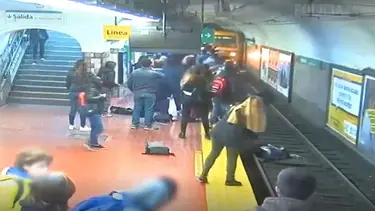 Un hombre se desmayó, tiró a una mujer a las vías del subte y la gente impidió una tragedia