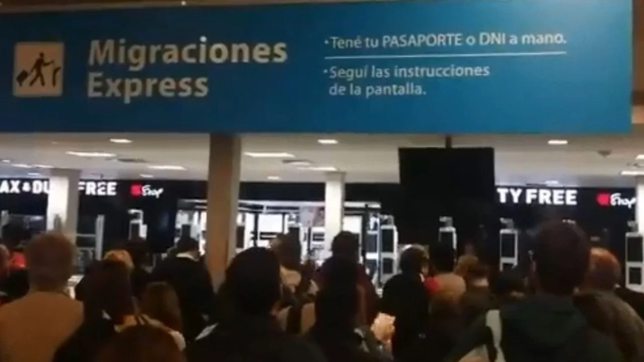  Por tormenta eléctrica hay desvíos, demoras y cancelaciones de vuelos en Ezeiza y el Aeroparque