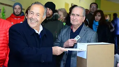 Elecciones 2019: tras una foto con Mauricio Macri, Adolfo Rodríguez Saá ahora apoya a Alberto Fernández y Cristina Kirchner Elecciones 2019: tras una foto con Mauricio Macri, Adolfo Rodríguez Saá ahora apoya a Alberto Fernández y Cristina Kirchner