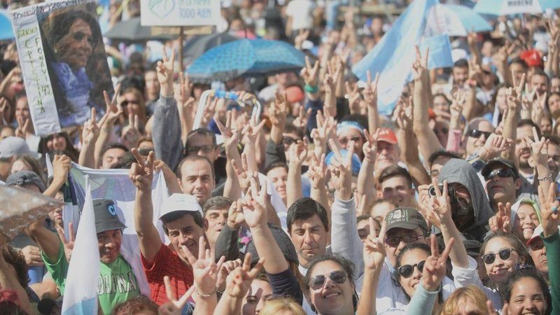 Peronismo: Vuele bajo porque abajo…