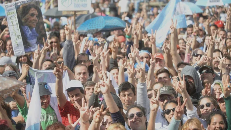 Peronismo: Vuele bajo porque abajo…