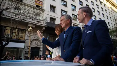 Macri no hizo ningún anuncio, apeló al "dedito" y pidió dar vuelta la elección Macri no hizo ningún anuncio, apeló al "dedito" y pidió dar vuelta la elección
