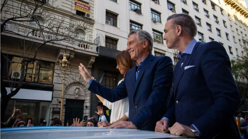 Macri no hizo ningún anuncio, apeló al "dedito" y pidió dar vuelta la elección