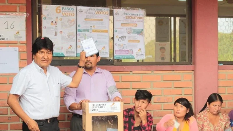 Elecciones en Bolivia: Evo Morales gana la votación pero habría segunda vuelta contra Carlos Mesa